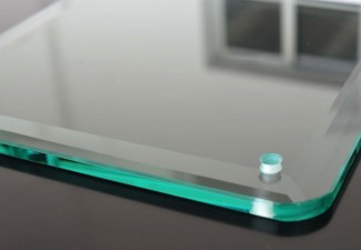 Cristal templado a medida para mesa, con bordes pulidos