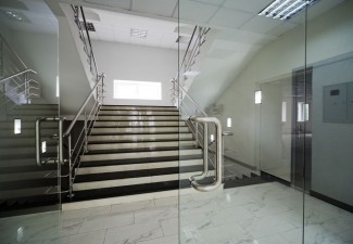 Entrada de cristal para finca